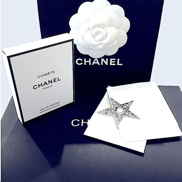 CHANEL COMETE LIMITED EDITION SAMPLE WITH BOOKMARK - Picture 5 of 5